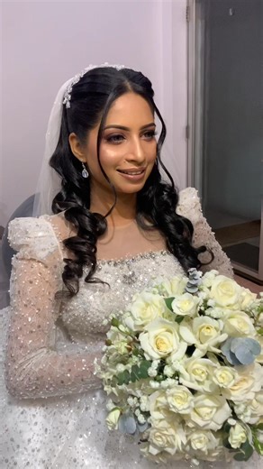 Pretty bride Kaveesha Madushani🤍 Dazzling Bridal Studio📞0754370873 | Dazzling Bridal Studio