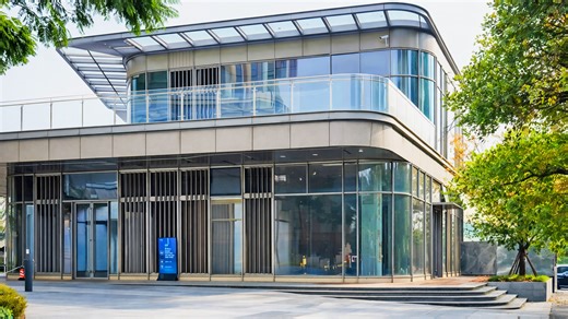 Bâtiment en Chine au design vitré et arrondi