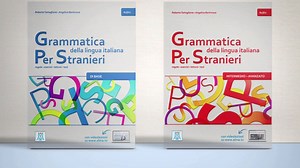 12K views · 372 reactions | La Grammatica della lingua italiana Per Stranieri è un agile strumento di studio e di consultazione particolarmente adatto a chi: - cerca una grammatica di riferimento con spiegazioni chiare e pensate per stranieri, ma non semplicistiche e superficiali; - vuole esercitare la conoscenza della lingua italiana attraverso numerosi e stimolanti esercizi; - vuole una grammatica che prenda in considerazione una lingua moderna e viva. | Alma Edizioni | Facebook
