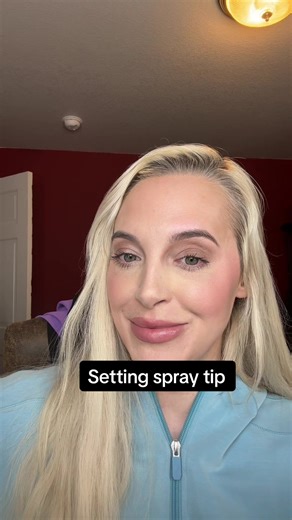 Makeup setting tip! 💡 Using setting powder after a liquid setting spray gives you the best of both worlds #beauty #makeup #makeuptutorial #beautytips #makeuphacks