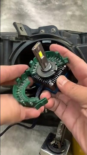 How to install the led headlight model D1S correctly?