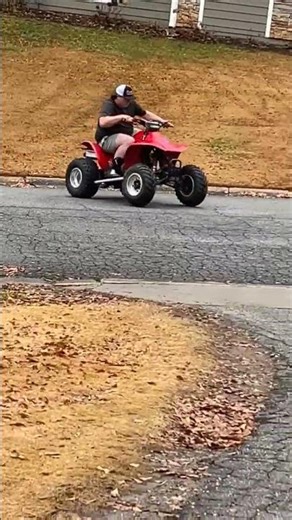 Honda trx 300ex doing donuts