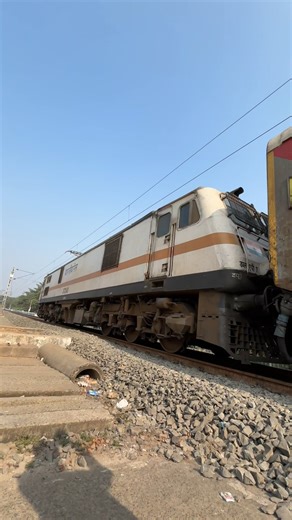 Front Pantograph Use Wap-7 Engine Reverse Cross #shorts #viral