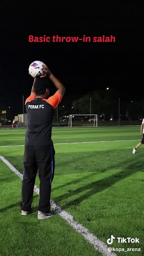 Cara Throw-In Sepak Bola: Cara Betul & Cara Salah