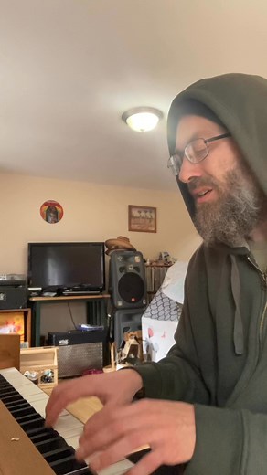 Who remembers this Manu Chao Classic? I’m learning how to bubble on the keyboard. So much fun. This is the perfect song for this style. | Dan Rosen