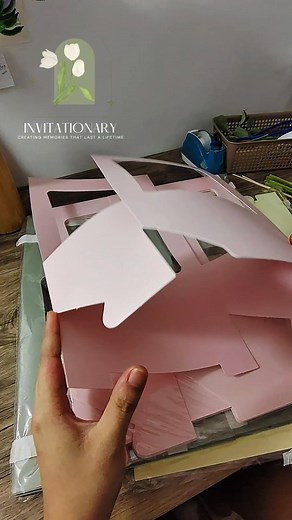 5.2K views · 40 reactions | Yes mii, easy as 1..2..3 TADA! May box basket kana.. arrange kna gora ng flowers mo.. may flower basket kana.. 﫰✨✨ #flowerbasket #handmadeflowers #fuzzywireflowers #invitationary | Invitationary | Facebook