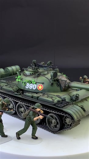 NVA T-54B Tank on April-30-1975, Ending Day of Vietnam War (Takom Tank, Paracel Miniatures Figures)
