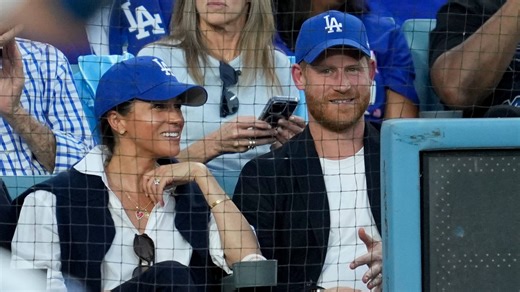 Ganzes Stadion buht Harry und Meghan aus