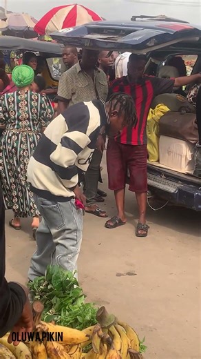 This is the most funniest,entertaining and surprising Comdom prank ever 😂😂😂😂😂😂