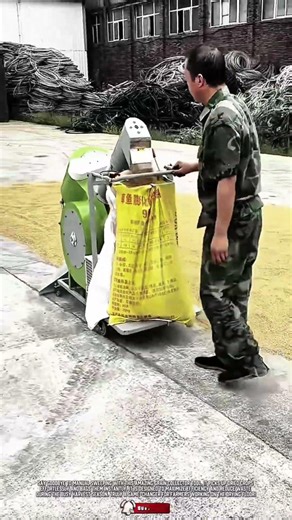 Grain Collector Tool Features Vacuum Suction for Fast Bagging