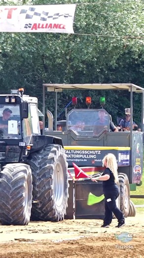 David Waibel mit seinem schwarzen IHC 1255 XL in der 6,0 t Standard T... | Ray Craig