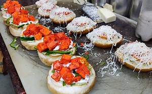 【印度美食】印度特色菠菜辣椒汉堡！料足个头大这个汉堡还有什么不满意的嘛？！印度街头美食料理