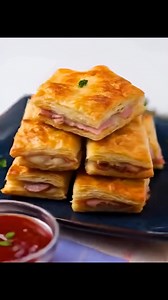 Ham and Cheese Puff Pastry Pockets Ingredients 1 sheet puff pastry (about 250 g), thawed 150 g (5 oz) ham, thinly sliced or diced 150 g (5 oz) cheese (cheddar, mozzarella, or Gruyère), grated 1 large egg, beaten (for egg wash) 💥Must express something to keep getting my recipes...😋 Thank you. ............................................. Recipe in First Coʍмеոτ 👇 Enjoy ❤️👇👇👇 | Easy Recipes