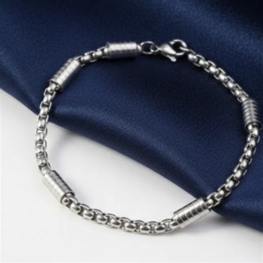 This snake-bone link structure moves with your wrist — fluid, sharp, controlled. Minimal shine. Maximum character. No stones. No gimmicks. Just clean geometry and masculine energy. ✔ Stainless steel construction ✔ Smooth snake-bone chain (5mm) ✔ Comfortable, flexible fit ✔ Everyday wear. All seasons. Luxury isn’t loud. It’s intentional. 🛒 Available now 🔗 Link in bio 📦 Fast shipping #SnakeBoneBracelet #MensJewelry #MinimalStyle #ModernMasculine #EverydayLuxury ShopifyJewelry SilentConfidence |