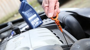 Ölstand messen: Wie oft überprüfen ist richtig?