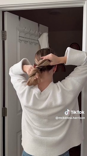 Master the 10 Second Bun: Easy Hairstyle Tutorial