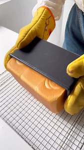 Soft Milk Bread Loaf Recipe: https://u-taste.com/recipe/soft-milk-bread-loaf/ | U-Taste