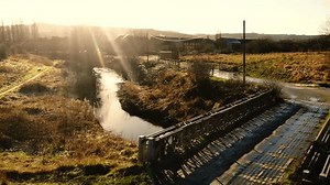 Пустынный мост над потоком посреди нигде: стоковое видео (без лицензионных платежей), 3909632295 | Shutterstock