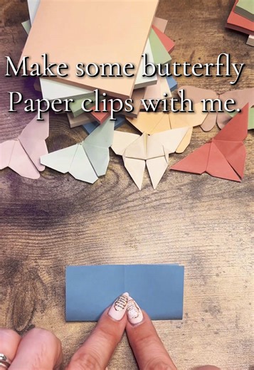Who knew a sticky note paper clip could turn into the CUTEST little butterfly page holder? 🦋✨ Would you try this in your junk journal?? 👀💗 #diy #junkjournaling #paperclip #butterfly #origami
