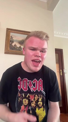 Spontaneous 'Thick of It' Singing Cover by KSI