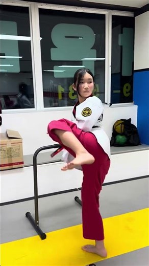 One side kick today builds who I become tomorrow.Learning never ends. 💥🥋 오늘에 옆차기가 나를 만든다 배움에는 끝이 없다