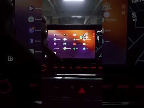 Samsung Note 20 Ultra split screen using Vietmap live bubbles on Android Auto