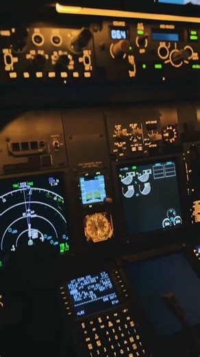 B737 Flight deck ✈️ #b737