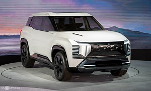 Mitsubishi DST Concept - SUV 7 chỗ mới ra mắt khách Việt
