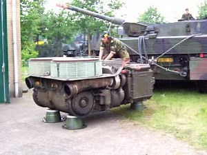 Leopard 2A6 motor sound. Tank engine 1500 pk. Big dude. Diesel power. Motor Kampfpanzer