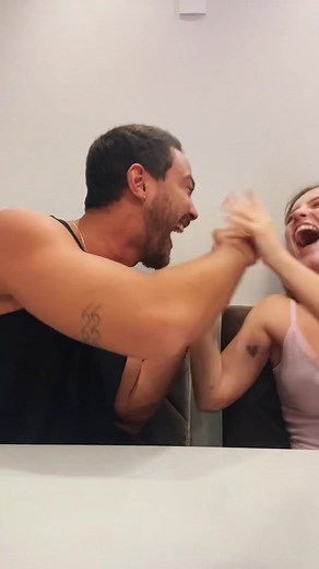 Famosa trend das palavras que @Gui e mari trouxeram pra essa rede!! Fiquei viciado e resolvemos fazer tbm #tred #casal #palavras @Larissa Manoela ❤️🍦🐠❤️