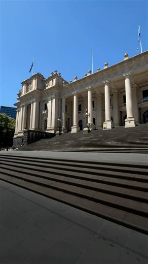 Free public tours of Parliament House