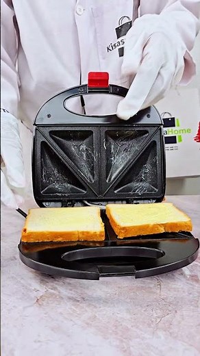 Make perfect toasties in minutes!This easy-to-use sandwich maker gives you crispy, golden results.
