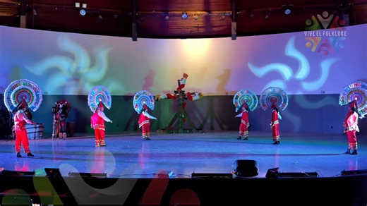 Danza de Quetzales-Techno Prehispánico Ballet Folklorico Kinch - ahi en su XXV Aniversario, desde el Auditorio de la Reforma en la ciudad de Puebla, acompañado de música en vivo que nos hizo vibrar cada instante. ¡Que vengan muchos años más de danza, música y tradición! 🎶✨ | Vive el Folklore