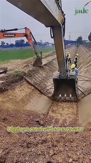 Digging a canal with an excavator #farming #wheelsaw
