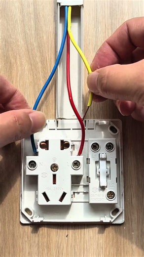 How to Wire a 3-Wire Switch and Socke Using Live, Control and Neutral Wires💡 #electricalswitch