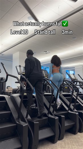 Kailiefitness | Online Fitness Coach | Most people use the stairmaster wrong… holding on & moving lazy 🤷‍♂️ That’s NOT how you burn fat. Here’s a fat-burning circuit that works:... | Instagram