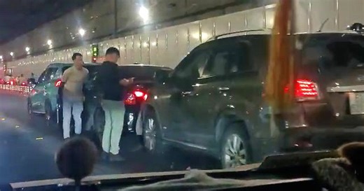 Tông xe liên hoàn trong hầm Thủ Thiêm, ùn tắc kéo dài giờ cao điểm