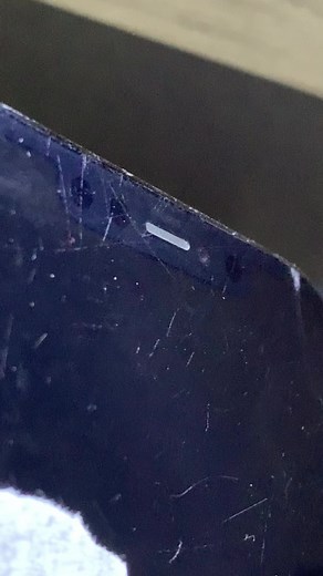 20K views · 623 reactions | Una simple mica puede evitar que tu iPhone quede de esta manera, tal vez no eviten al 100% que se rompa pero si evitas al 100 % que se rayen. Si te identificas con este caso, mándanos mensaje, te podemos ayudar. #911Fixco #Reparamostucelular #unequipomasreparado #pantallarayada | 911 Fix Co. / Reparacion de iPhone | Facebook