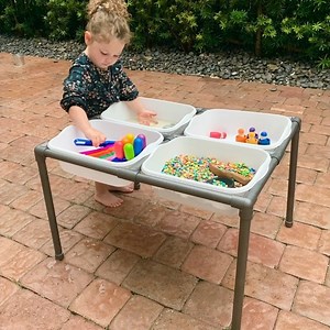 🤩DIY SENSORY TABLE🤩 You would assume that for someone that loves sensory play as much as I do, I’d have a sensory table 🤔. Well, nop 🤪. I never found one that ticked all the boxes. Until I saw this 🤩 ✅Outdoor/indoor ✅Lightweight ✅Easy to assemble/disassemble ✅Removable bins ✅Height can be adjusted as kids grow ✅Inexpensive And it took me less than 30 mins from start to finish! I can’t recommend it enough 😍. • Finally!!! 🥳 Truly might be my most proud DIY moment to date 🤩 and I owe it all
