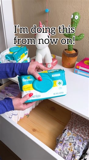 Store baby wipes upside down! All the moisture thats at the bottom will now be at the top! #mom #baby #fblifestyle This original video was produced by Network Media, LLC and Jeff & Lauren Productions. | Home Hacks & Easy Snacks