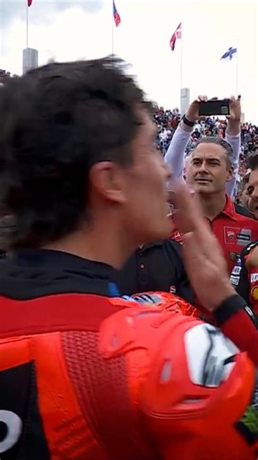 @marcmarquez93 wasn’t the only one sending virtual kisses to his girlfriend Gemma 💋📲😂 #HungarianGP 🇭🇺 #MotoGP | MotoGP