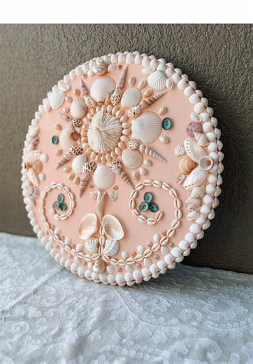 Top choice for coastal designers lately. It’s almost like a coastal resort isn’t actually complete without some sort of shell art. 🐚✨ #shellart #seashelldesign #wallpanel #interiordesign #coastalart