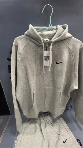 JR IMPORTAÇÃO on Instagram: "Conjunto de Moletom Nike 💯 R$ 599,90 com frete grátis para todo o Brasil 🇧🇷 #nike #moletom #conjuntomasculino #homem #portoalegre"