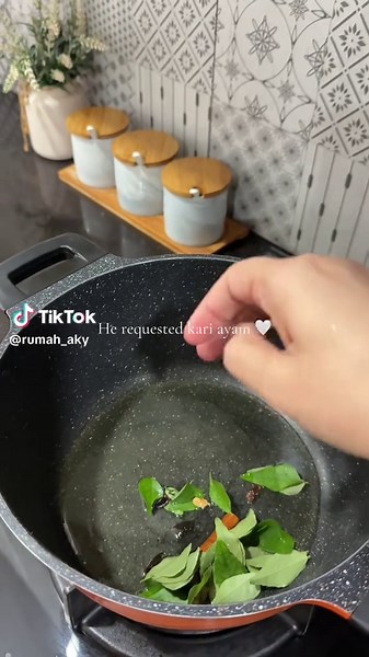 Kari Ayam Kencana Dewi: Resipi Terbaik