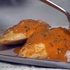 Chicken Tikka Masala makes weeknight dinners easier! Maneet Chauhan judges #Chopped > Tonight at 9|8c Save the recipe: https://foodtv.com/2UxgaBh | Food Network