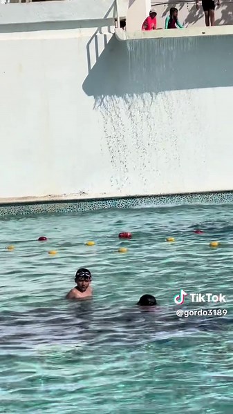 Vacaciones inolvidables en la piscina con mi familia