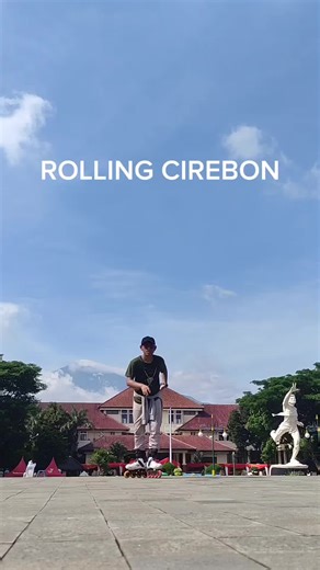 Hari ini coba Rolling daerah cirebon tepatnya di CFD Sumber. Sempet terkendala karena jalan aspal di daerah Kedawung hancur parah, dari mulai aspalnya gradagan sampe aspalnya banyak lubang, pokoknya daerah Kedawung ga ramah buat skaters. Pulangnya lewat stadion Bima dan lebih cepat. @dagul180crb kapan rolling di cirebon? #inlineskating #sepaturoda #temansharingberoda #cfd #cfdcirebon @temansharingberoda