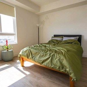 Of the 90 types of cotton weaves, percale is the happiest medium. It’s loose enough to keep you cool all night, but tight enough to survive anything you throw at it. Paired with our patented snap feature to make your bed in a *snap*, get hotel luxury at home. Sleep on it for 100-nights – if you're not sleeping or waking up better, return them to us! No hard feelings. | Primary Goods