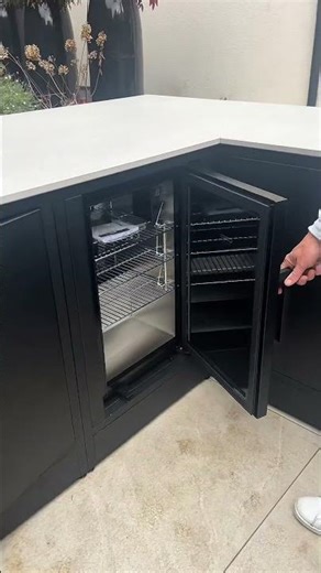 Tour round this luxury modular outdoor kitchen 👀