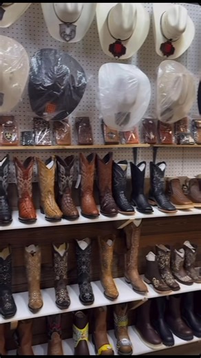 1.6K views · 16 reactions | En AZTECA FARMERS MARKET! Vístanos, Te esperamos!! 7710 Lyons Ave Houston Tx 77020 #htxfoodie #htxvegan #houstonvegan #houstonfood #houstonmarkets #houston #htx | Azteca Farmers Market | Facebook